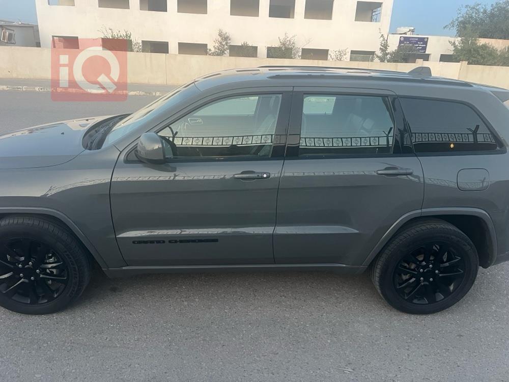 جیپ گراند شیرۆکی